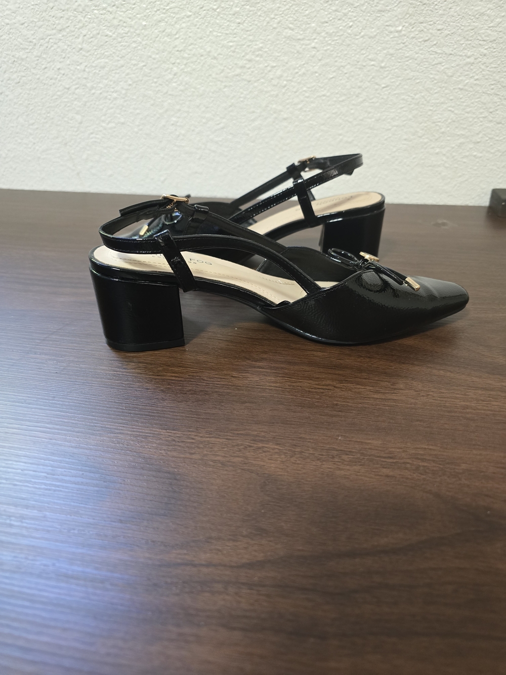 London Fog Black Patent Pointed Slingback Heels - Picture 6 of 7